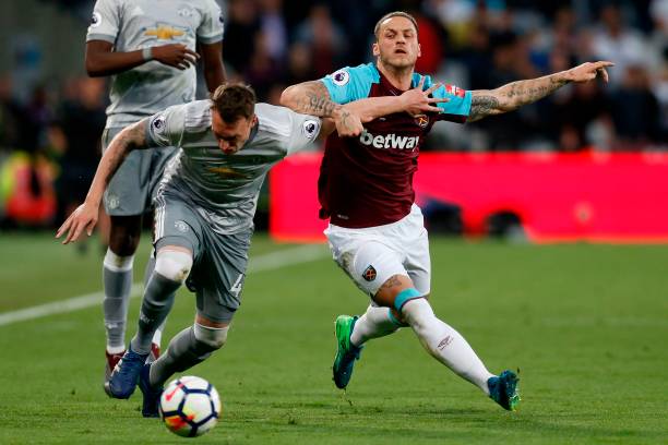 11次！阿诺德刷新英超最近10个赛季单场被过次数纪录.